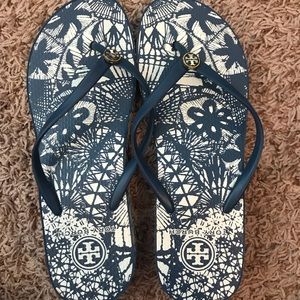 Hardly worn Tory Burch flip flops!